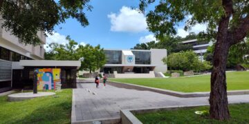 UPR Cayey impulsa diálogo sobre liderazgo e innovación empresarial     