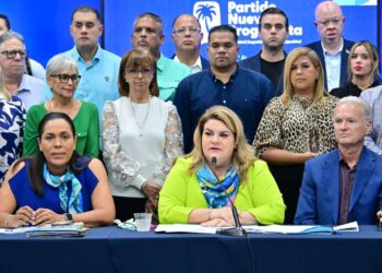 La presidenta del PNP. dirige los trabajos del primer directorio del partido como Gobernadora de Puerto Rico