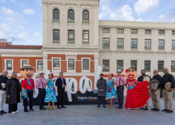 San Juan deja huella en FITUR con ‘Wepa’, alegría boricua y la presencia de Arcángel   