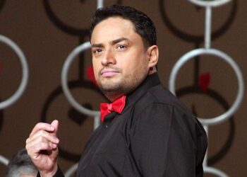 Manny Manuel se presenta en la noche de Galería en la plaza de Quebradillas