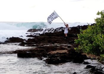 Nadie es Ilegal  Expresa La cantautora y pianista puertorriqueña  Yadira De Jesús  en su nuevo sencillo