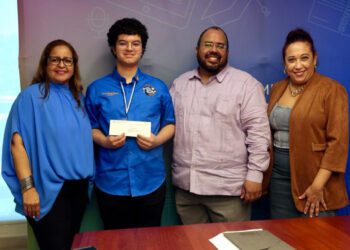 El Departamento de Educación premia a estudiantes destacados por su talento y logros internacionales