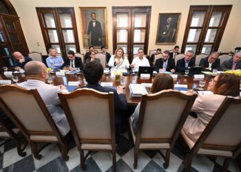 Comité para la Transformación Energética presenta su primer informe a la Gobernadora