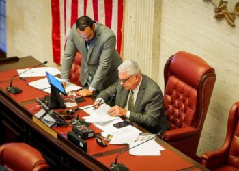 Senado aprueba eliminar barreras laborales a personas con antecedentes penales