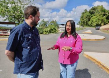 Alcaldesa de Aguas Buenas coordina trabajos con DTOP para mejoras a carreteras estatales de su municipio