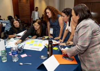 Programa Escuelas Comunitarias de Servicio Completo de Vimenti y Caras con Causa presentan primera conferencia para comunidades escolares
