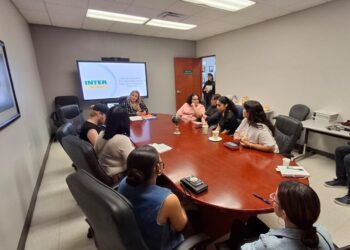 Anuncian beca completa para estudiar trabajo social y atender crisis de reclutamiento en el DF