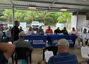 Alcalde de Las Piedras y la Oficina de Desarrollo Comunitario se reúnen con la comunidad Los Garbanzos para delinear proyectos y actividades