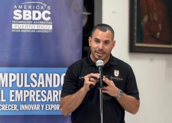 Aguada promueve el empresarismo con planificación financiera