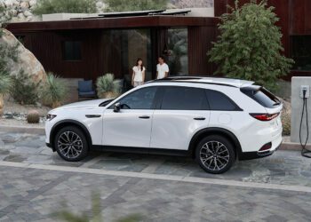 Mazda presenta sus primeros vehículos híbridos enchufables en la CX-70 y la CX-90