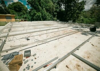 San Germán comienza a darle vida a proyecto de placas solares en Poblado Rosario y campos