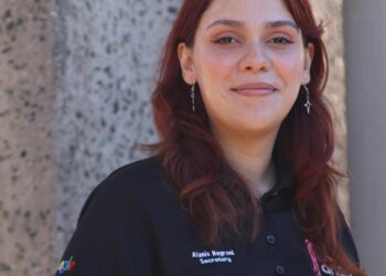 Estudiante del RUM recibe prestigiosa beca Nike HSI Scholarship Program