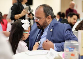 Estudiantes ciegos, sordos y sordociegos se toman “Un Café con su Influencer”