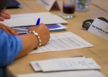 Gobernadora firma Orden Ejecutiva para impulsar el reshoring y fortalecer la manufactura en Puerto Rico