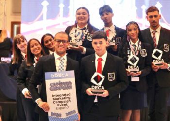 Estudiantes de Puerto Rico Destacan en la Conferencia Anual de Liderazgo DECA 2025