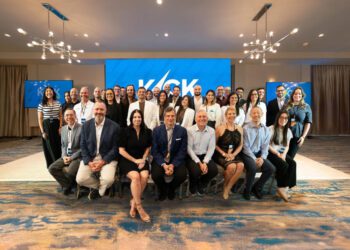 Descargue imágenes aquí Líderes empresariales comparten con participantes del Programa Rising Entrepreneurs