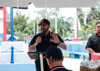 Develan monumento en Cidra para honrar la memoria de Jesús María Freire en el inicio de la temporada del Béisbol Doble A