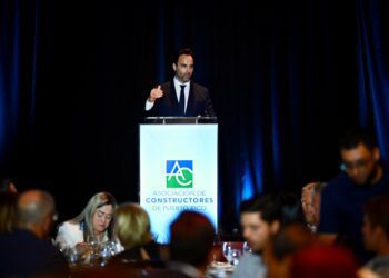 Constructores celebran foro sobre los cambios en los procesos de permisos de construcción