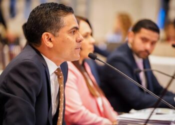 Director de Ética e Inspectora General responden preguntas ante la Comisión Total del Senado