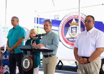 Policía Municipal de San Juan rescata a turista que se lanzó del Puente Dos Hermanos