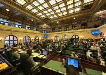 Más de 60 niños, jóvenes y adultos, con autismo, ocupan bancas de Cámara de Representantes y protagonizan sesión especial