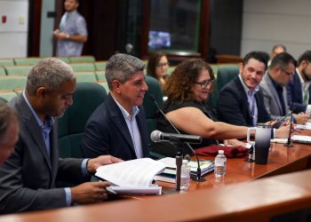 Preocupado presidente de la Comisión de Gobierno ante respuesta de compañías de servicios esenciales en época de huracanes