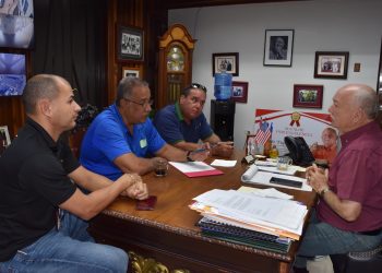 Alcalde de Juncos atiende asuntos prioritarios con agencias del Gobierno Estatal