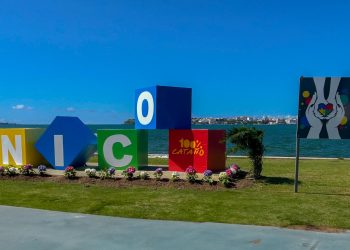 Cataño celebra la inclusión con nueva instalación artística en su Frente Marítimo   