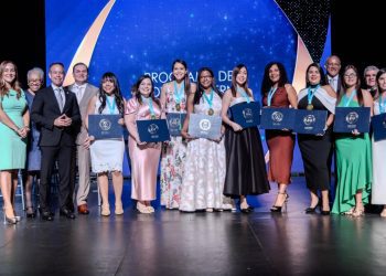 Municipio de San Juan celebra la graduación de 38 médicos residentes y 11 becarios del Hospital Municipal de San Juan