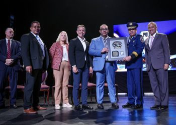 Alcalde Miguel A. Romero Lugo exalta labor de los miembros de la Policía Municipal en ceremonia de valores 2025