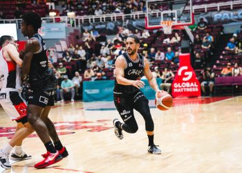 Leones defienden su cueva ante los Gigantes