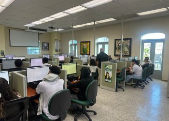 El Centro Cibernético de Aibonito alberga las pruebas Crece del Departamento de Educación
