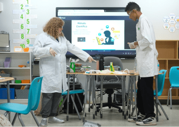 CIENTÍFICOS AL SERVICIO: TRANSFORMA LA EDUCACIÓN AL CONECTAR ESTUDIANTES CON TALENTO CIENTÍFICO LOCAL