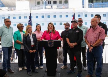 Puerto Rico celebra la llegada del crucero más grande del mundo a la región sur