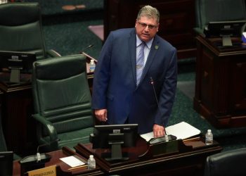  Representante Morey Noble presenta medida para establecer aranceles en procedimientos administrativos del gobierno