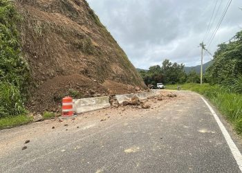 Cierran carretera PR 179 en Guayama debido a deslizamientos