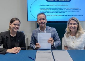 Alcalde Miguel Romero Lugo aprueba nuevos decretos municipales para impulsar el desarrollo económico en San Juan