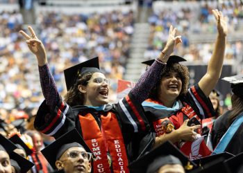 Recinto de Río Piedras de la UPR graduó a 2,378 estudiantes en su 120va. Colación de Grados   