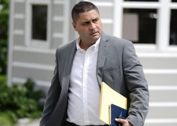 Exhortan alcalde de Naranjito que aprenda de Bayamón manejando socavones