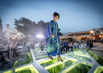 Desfile de moda de estudiantes de Nuestra Escuela