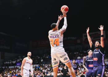 Victoria Gigante en la Mangual ante los Criollos de Caguas