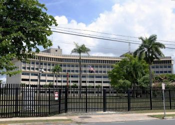 Federales arrestan a una maestra  acusada de tráfico sexual de menores