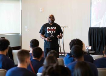 El Embajador de BetMGM, Carlos Arroyo, y Casino del Mar llevan adiestramiento sobre juego responsable a atletas puertorriqueños