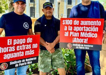 Bomberos de Puerto Rico llegan a La Fortaleza para abogar por su retiro