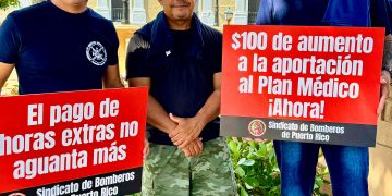 Bomberos de Puerto Rico llegan a La Fortaleza para abogar por su retiro