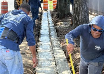 A todo vapor la construcción de aceras, rampas y cunetones para comunidades en Río Grande 