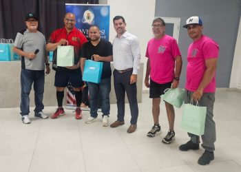 Equipo de la Coliceba de Ceiba recibe uniformes y se prepara para su primera victoria en casa