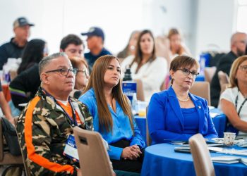 Senadora Jamie Barlucea participa de la Cumbre del Sinhogarismo 2025
