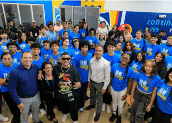 Municipio de San Juan celebra conversatorio “San Juan es mi Residencia” junto a jóvenes músicos y el artista Jowell