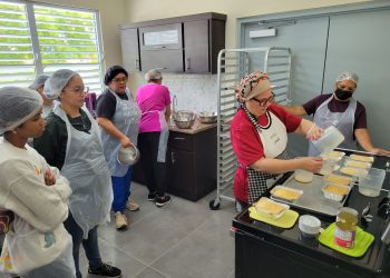 Cerca de 60 participantes se capacitan en confección de bizcochos y manejo del café para reinsertarse en el mundo laboral
